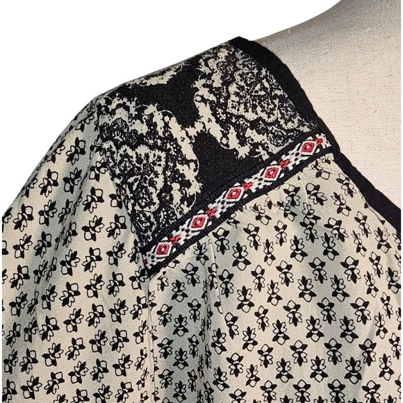 Women's Black and White Patterned Top Contrasting Shoulder, sleeves and hem. XL - Picture 9 of 12